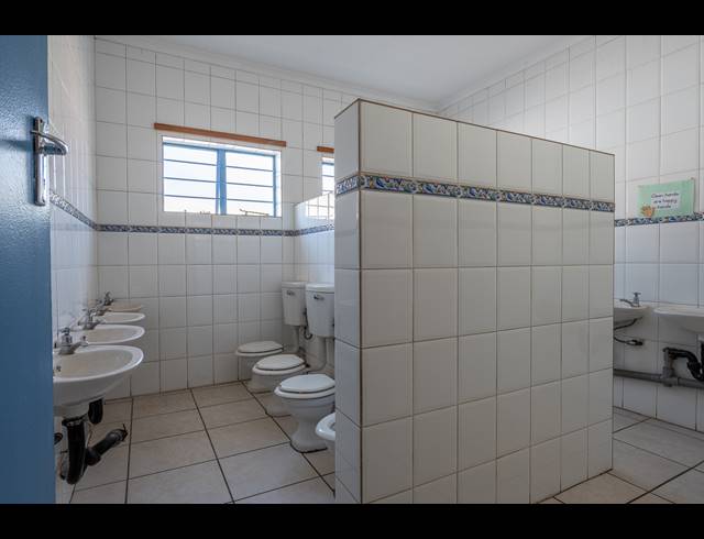 600M² BUILDING FOR SALE IN HURLYVALE